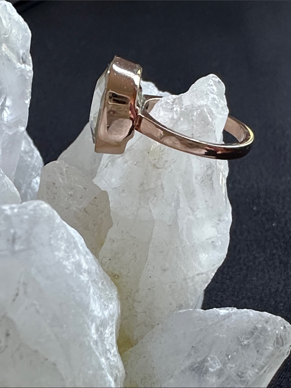 Premier Design GUC faceted clear acrylic ring. Rose goldtone setting & stamped - Picture 2 of 7